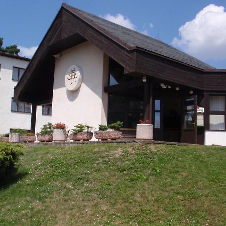 Hotel Astra Tuchlovice Esterno foto