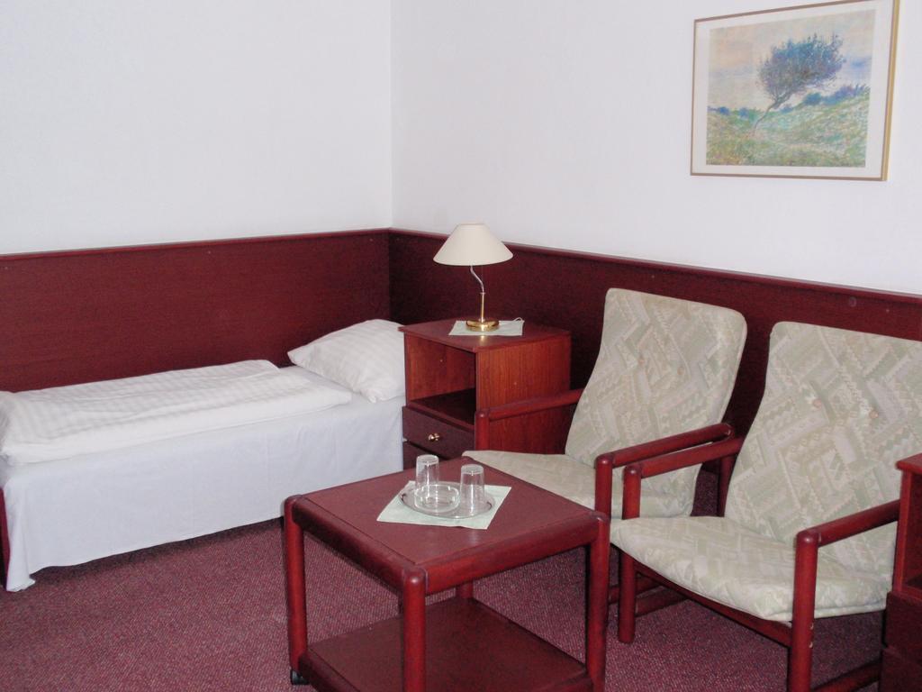 Hotel Astra Tuchlovice Camera foto