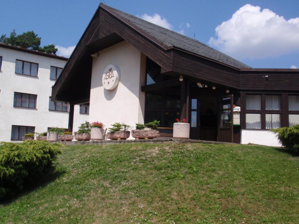 Hotel Astra Tuchlovice Esterno foto